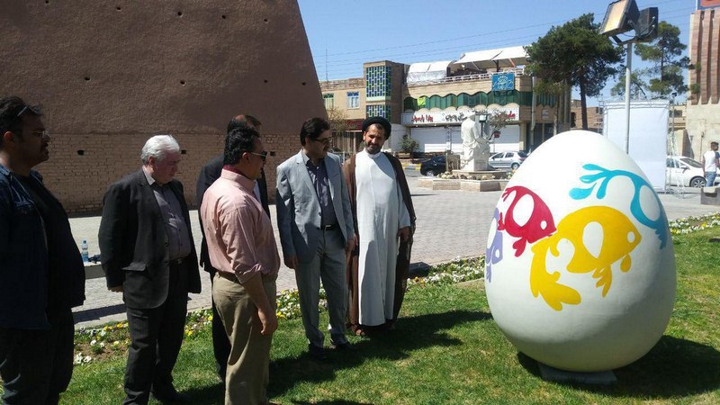 بازدید شهردار کرمان از روند برگزاری جشنواره‌ی تخم‌مرغ‌های رنگی