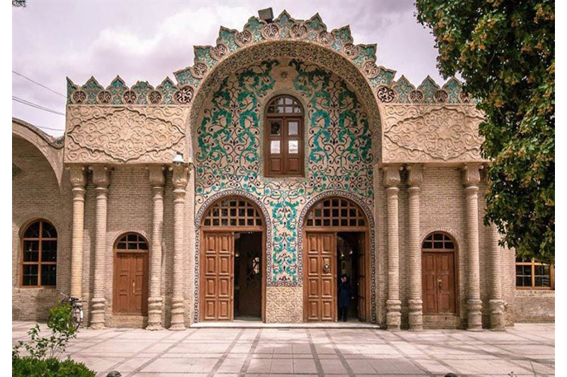 کتابخانه مرکزی فعلی شهر کرمان استحکام لازم را ندارد/لزوم احداث کتابخانه مرکزی جدید